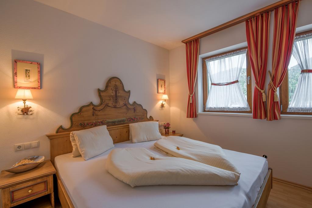 Feriendorf Oberhof Flachau Habitación foto